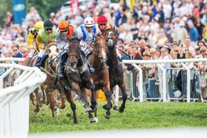 crowds-watching-horse-racing