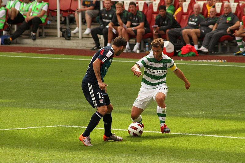 Shaun Maloney playing for Celtic